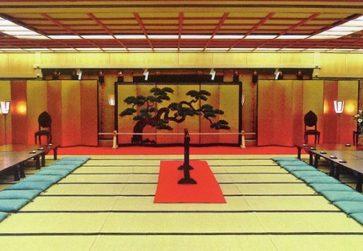 芝大神宮。挙式会場。神殿での儀式の前に控室で両家の顔合わせを行います