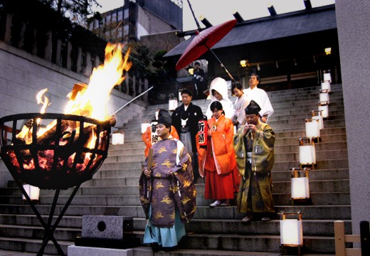 芝大神宮。挙式会場。天照皇大御神の神明かりの中で行う婚儀『篝火挙式』