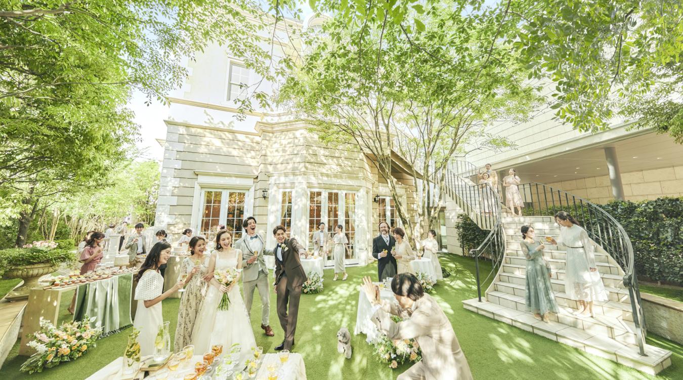 赤坂 アプローズスクエア迎賓館。アクセスの良さと豊かな自然を兼ね備えた結婚式場。貸切利用が叶うため、まるで自邸でゲストをもてなすような時間を過ごせます