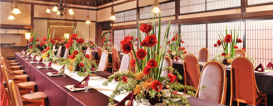 東京大神宮マツヤサロン。披露宴会場。和の伝統とクラシカルな美しさがあふれる『神路の間』は80名まで着席可能。大名邸ならではの気品があります
