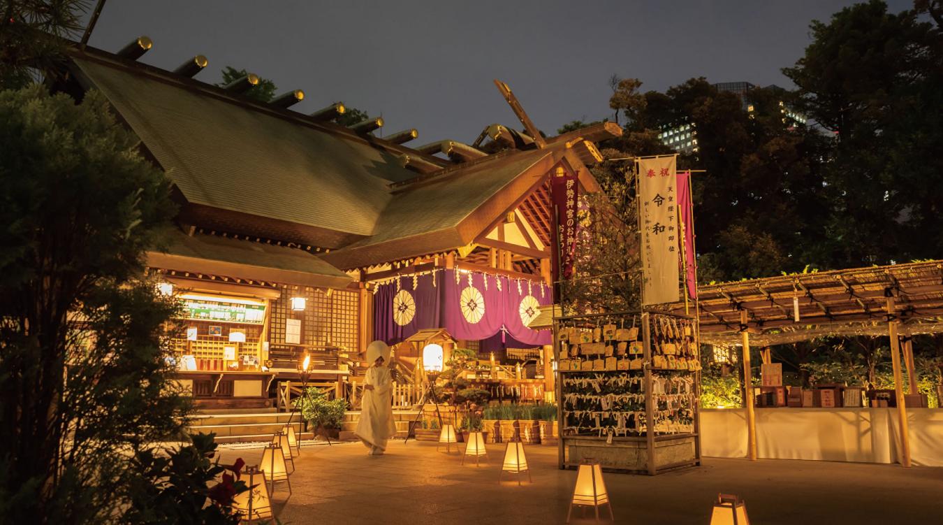 東京大神宮マツヤサロン。神前結婚式創始の神社である『東京大神宮』での、厳かな挙式。披露宴では、伊勢の高級食材を用いた懐石などでもてなします