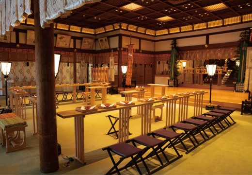 東京大神宮マツヤサロン。挙式会場。拝殿は80名まで収容でき、親族のみならず友人も参列できます