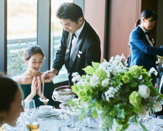 東京會舘。スタッフ。迅速かつ丁寧なサービスで結婚式をサポートしてくれます