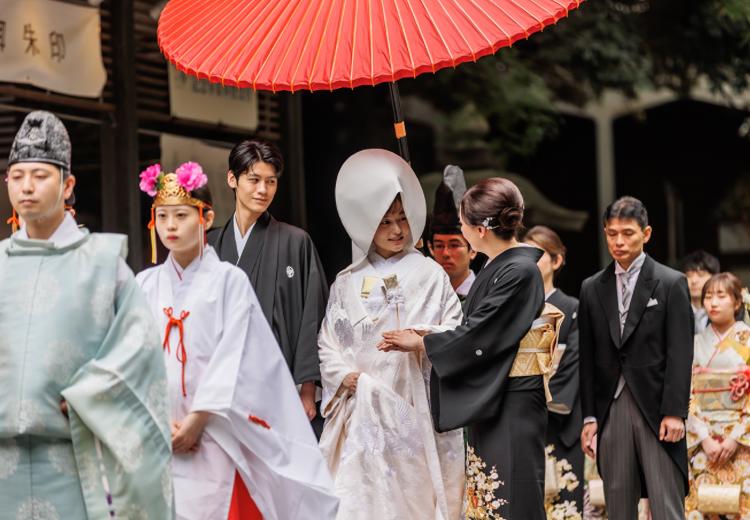 乃木神社・乃木會館。挙式会場。雅楽の音色が導くなか、神前に進む参進の儀式