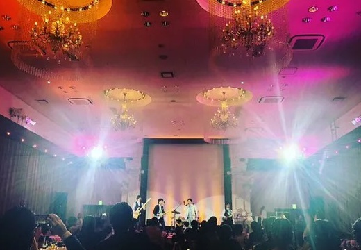 BATUR TOKYO(バトゥール東京)。披露宴会場。華やかなシーンを演出する照明設備も整っています