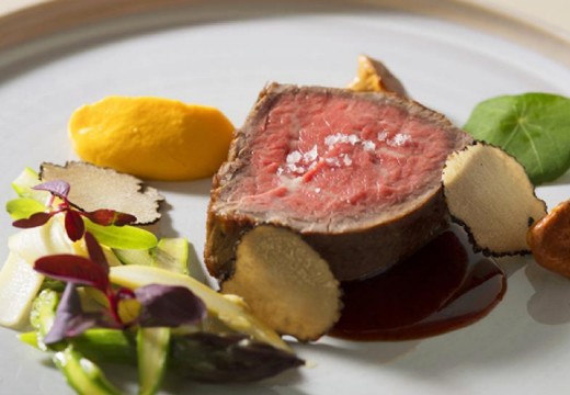 表参道TERRACE(表参道テラス)。料理。会場隣のキッチンから出来立ての料理が温かいうちに提供されます