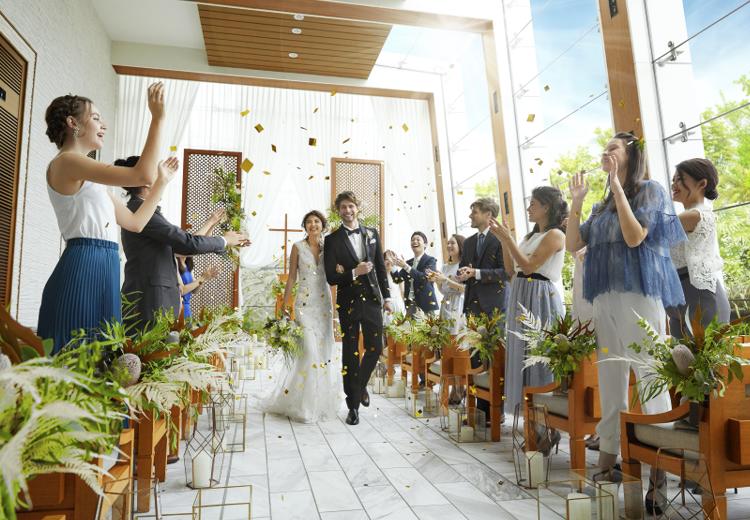表参道TERRACE(表参道テラス)。挙式会場。ゲストからの祝福に包まれるアフターセレモニーも楽しめます