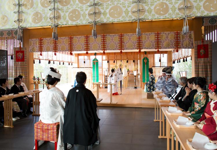 赤城神社。厳かな儀式を通しご神縁に感謝し夫婦として新たな門出を迎えます