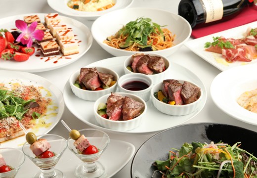 THE BAGUS PLACE(バグースプレイス)。料理。取りやすく、女性でも食べやすいサイズに分けられたメニュー