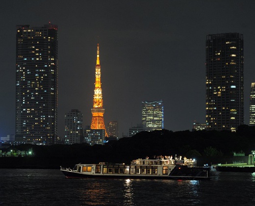 ジールウェディングクルーズ。アクセス・ロケーション。光り輝く『東京タワー』も、ふたりの結婚を祝福しているかのよう