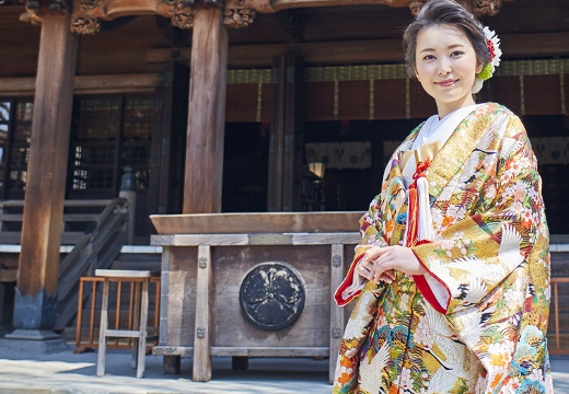 屋形船 晴海屋。歴史ある神社を舞台に、本格的な神前式を実現できます