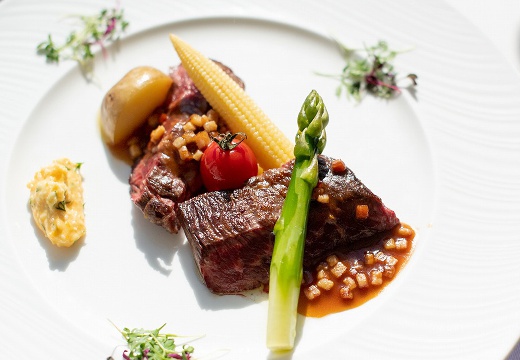 Restaurant Casita(レストラン カシータ)。料理。柔らかな食感と奥行きのある味わいを楽しめる人気の肉料理