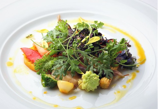 Le chic unjour(ラシック アンジュール)。料理。シェフが自ら足を運んで仕入れた鎌倉野菜を使用します