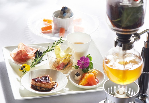 リストランテASO(リストランテアソ)。料理。コーヒーサイフォンで抽出したスープも評判の前菜