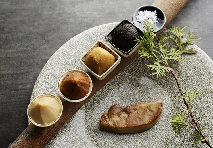 クラシカ表参道/別邸KEYAKI(別邸ケヤキ)。料理。味噌とともに味わうフォアグラはゲストからも好評です