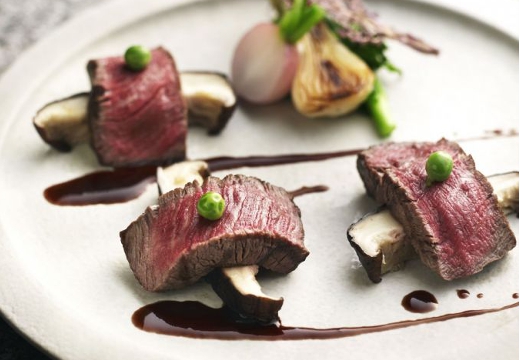 ザ リュクス 銀座（THE LUXE GINZA）。料理。盛り付けの美しさなど細部にまでこだわっています