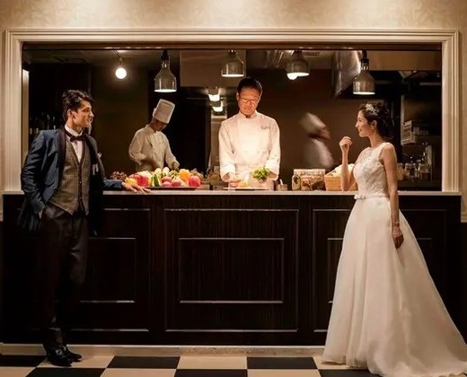 ザ リュクス 銀座（THE LUXE GINZA）。スタッフ。有名シェフの手掛けるキュイジーヌも喜ばれています