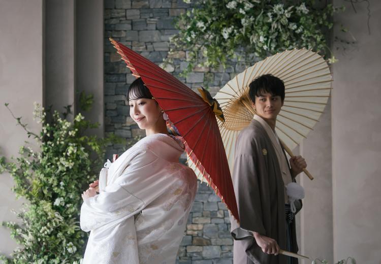 小さな結婚式 表参道店。演出・小物。和装も映える白を基調としたチャペルで記念撮影も行えます