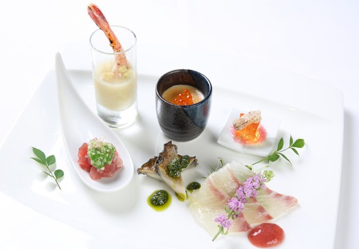 嘉ノ雅茗渓館(かのびめいけいかん)。料理。和のエッセンスを取り入れた、世代問わず好評の洋会席コース