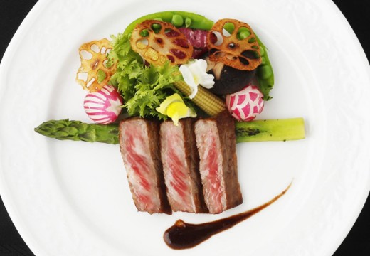 嘉ノ雅茗渓館(かのびめいけいかん)。料理。見た目が美しいのはもちろん、味わいも豊かな料理を楽しめます