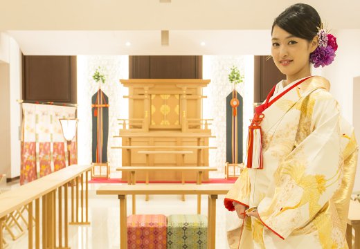 嘉ノ雅茗渓館(かのびめいけいかん)。挙式会場。館内には、最大60名が参列できる神殿も用意されています