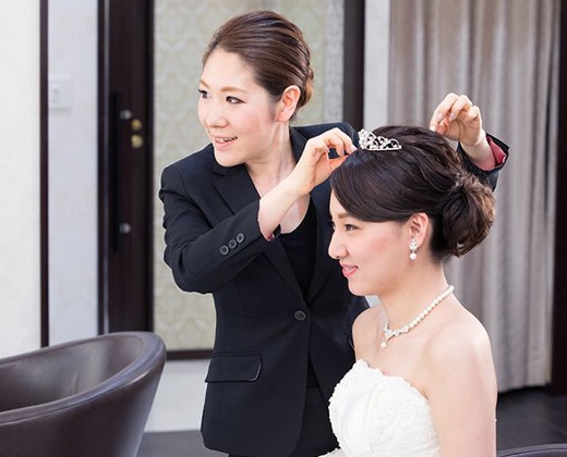 ウェディングスホテル・ベルクラシック東京。スタッフ。前撮り時にヘアメイクを行ったスタッフが結婚式当日も担当