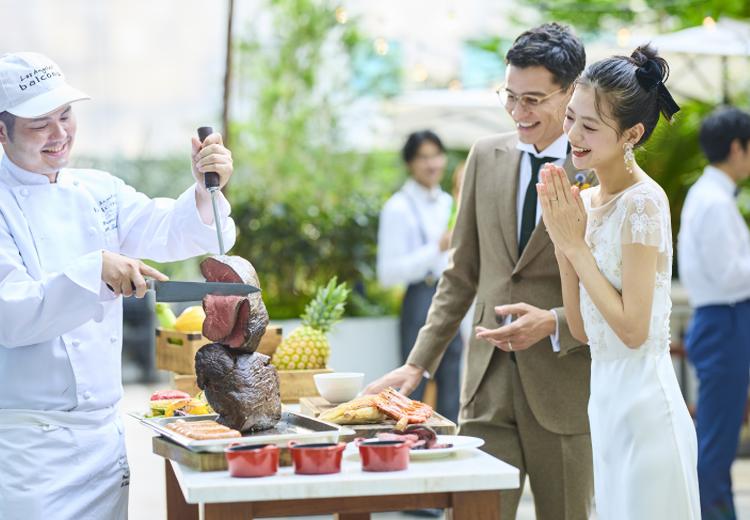 Los Angeles balcony Terrace Restaurant & Moon Bar（ロサンジェルス バルコニー テラスレストラン＆ムーンバー）。シェフ渾身の料理を出来立てで味わえるのも魅力のひとつ