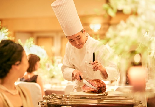 ホテル日航立川 東京。料理。シェフのカービングサービスはゲストにも人気の演出の一つです