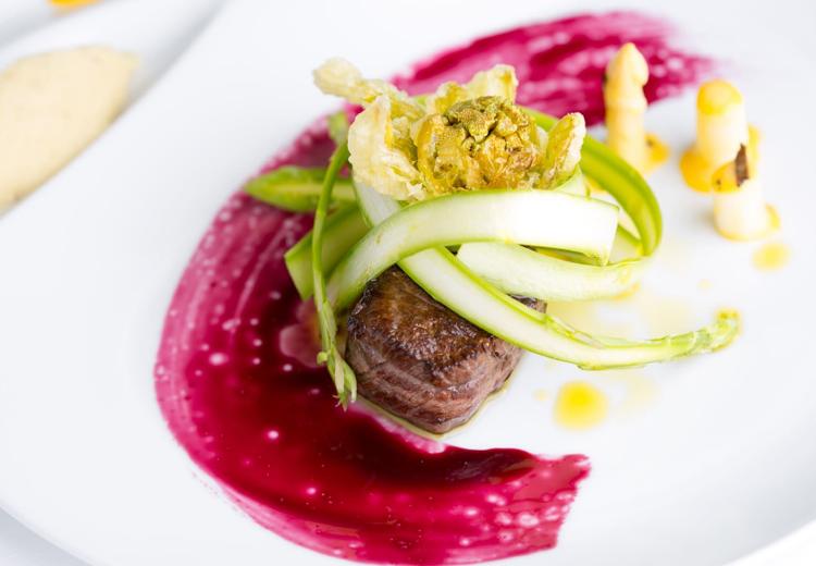 ルクリアモーレ銀座。料理。ふたりの思い出のメニューも再現できるオートクチュールコース