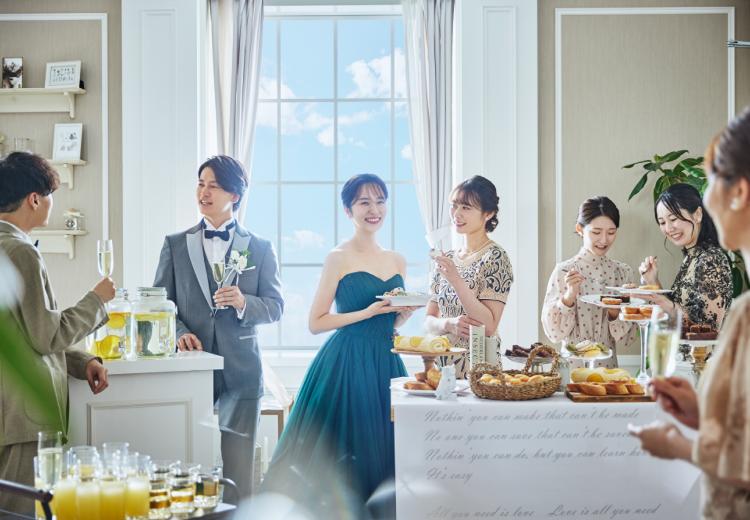 ルクリアモーレ銀座。披露宴会場。デザートビュッフェなど、多彩な演出が叶うのも嬉しいポイント