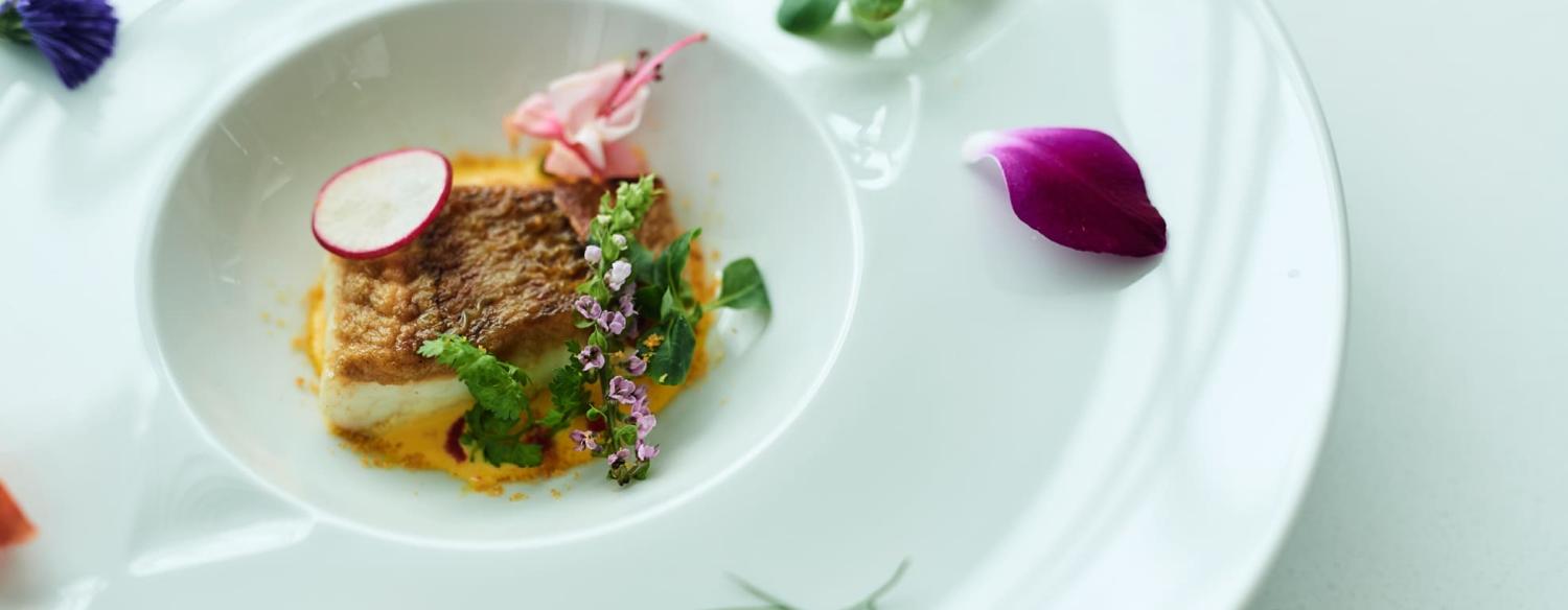 ルクリアモーレ汐留。料理。日本人が愛してきた季節の移り変わりを表現する「ヌーベル キュイジーヌ ジャポネ」。お箸で食べられる気軽さも魅力的です