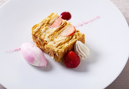 THE GRAND GINZA(ザ グラン銀座)。料理。見た目も美しいデザート。ゲストから歓声があがります