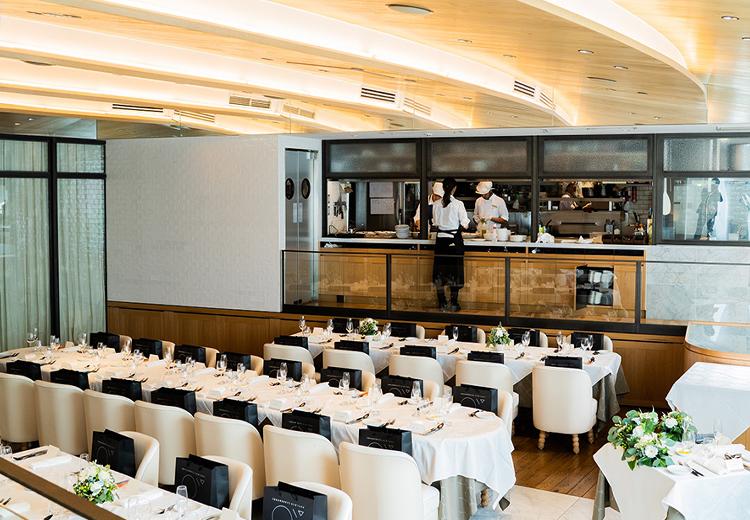 Cucina del NABUCCO（クッチーナ デル ナブッコ）。披露宴会場。併設のオープンキッチンから出来立ての料理をサーブ