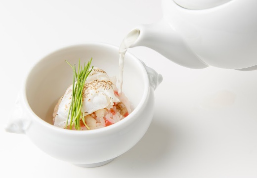 HOTEL EMANON(ホテルエマノン)。料理。コースでの提供は、大切な人とゆっくり食事が楽しめます