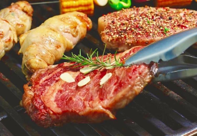 葛西臨海公園ウエディング Denim-デニム-。ボリューミーな肉を豪快に焼き上げるBBQでおもてなし