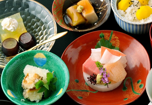 神楽坂 幸本。料理。一皿ずつじっくりと味わえる、会席スタイルの婚礼料理