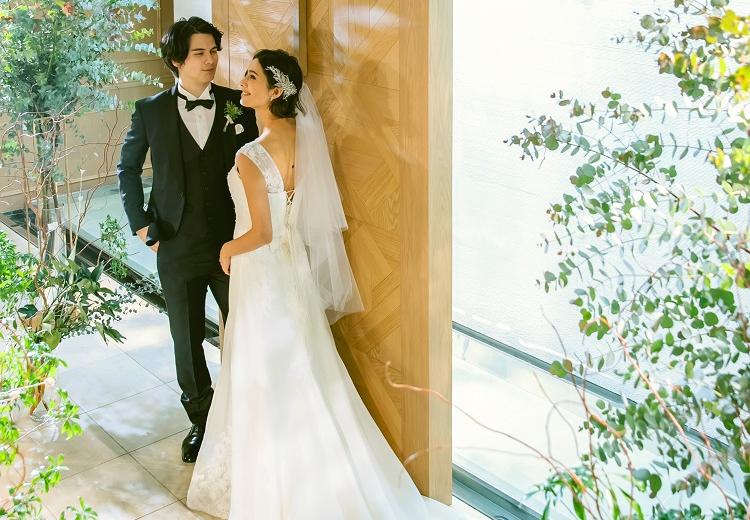 チャペル テンケイ アンド マリー(Chapel TENKEI & MARRY)。挙式会場。天窓からは温かな陽光が降り注ぎふたりを照らします