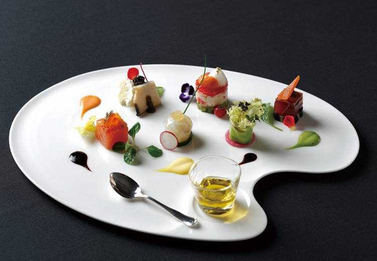 セントアクアチャペル浜松町。料理。思わずカメラを向けたくなる美しい盛り付けがゲストを魅了