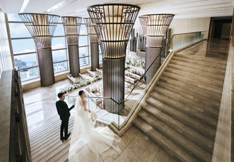 OPERAHOUSE 東京(オペラハウス 東京)。挙式会場。天井高7.7mの広々とした空間に美しい音楽が響きます