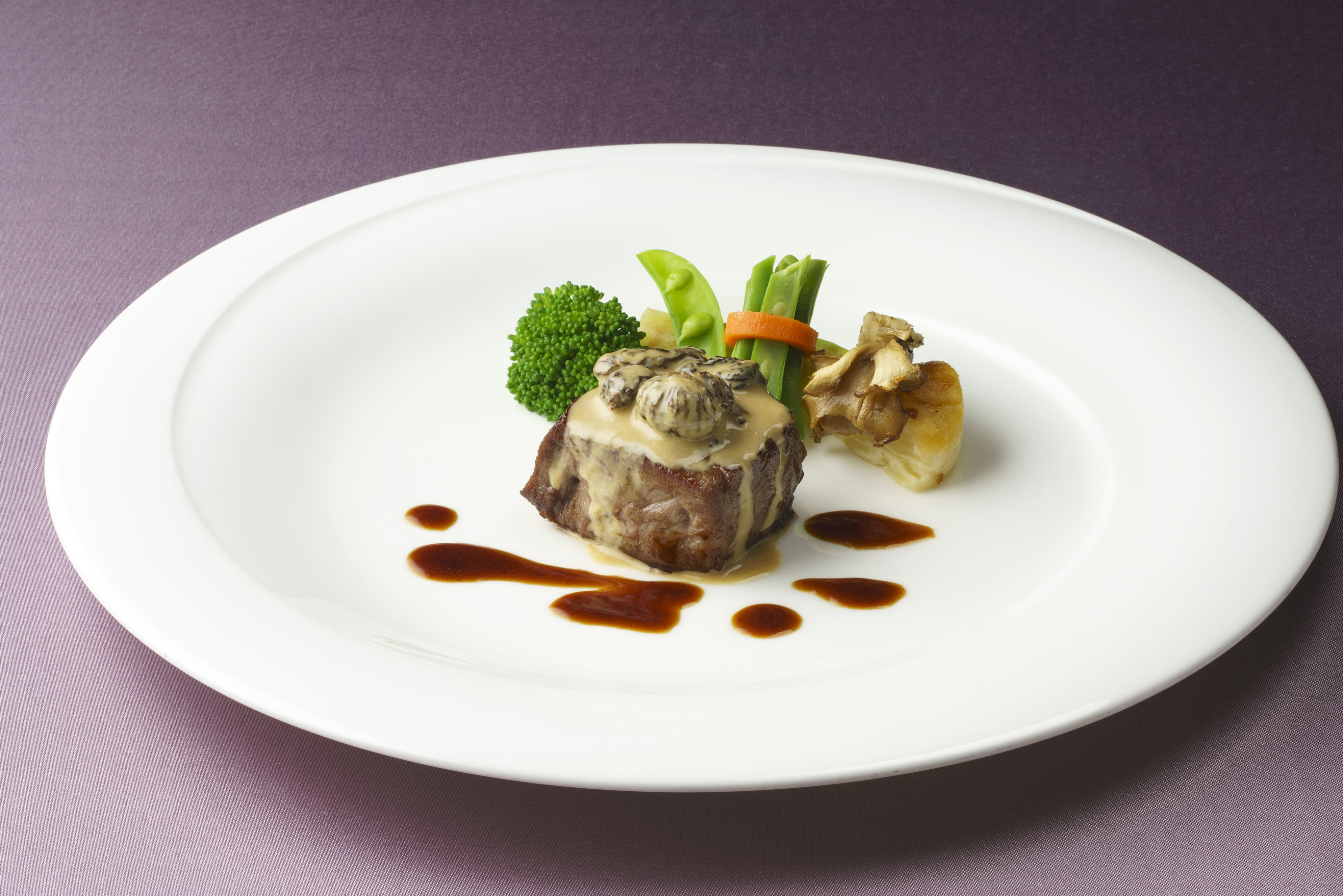 湯本富士屋ホテル。料理。心のこもったおもてなしと料理は二人の想いをゲストに伝えます