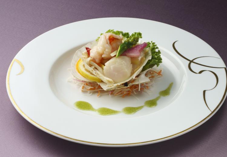 湯本富士屋ホテル。料理。彩り鮮やかな料理には、二人の感謝の気持ちが込められています