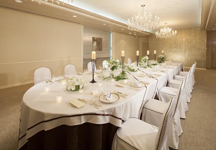 湯本富士屋ホテル。披露宴会場。雪解けのせせらぎと相模湾の水面のきらめきを表現した『相模』