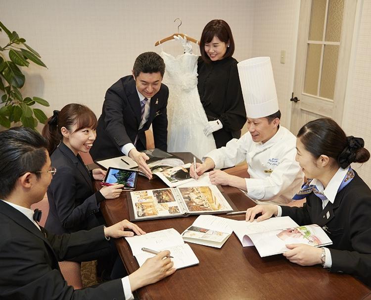 湯本富士屋ホテル。スタッフ。プランナーを中心に各分野の専門スタッフがチームでサポート