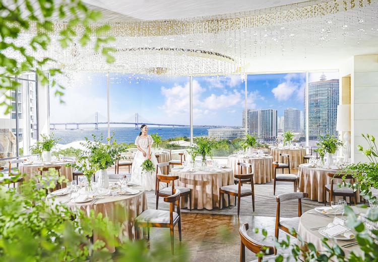 THE CLASSICA BAY RESORT(ザ クラシカ ベイリゾート)。披露宴会場。大きな窓の外に絶景が広がる『ウィズザベイ』は106名まで