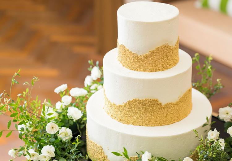 ザ コンチネンタル横浜／大さん橋。料理。繊細で美しいウェディングケーキが会場を彩ります