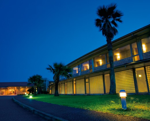 鎌倉プリンスホテル。アクセス・ロケーション。空と緑と海に囲まれたゆったりと穏やかなホテル