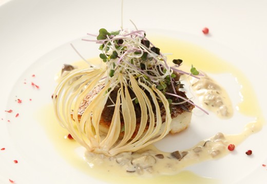 THE SEASON’S (ザ・シーズンズ)。料理。細やかな工夫と繊細な盛り付けがゲストの笑顔を誘います