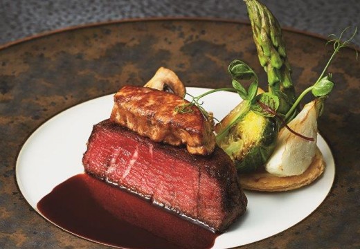 AMANDAN BLUE 鎌倉(アマンダンブルー鎌倉)。料理。明快な味でゲストを魅了する、メインディッシュの肉料理