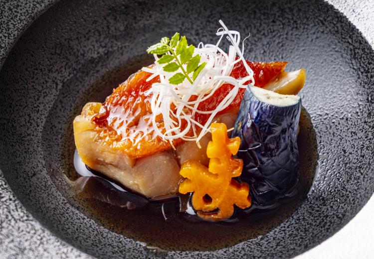 ヒルトン小田原リゾート&スパ。料理。器や盛り付けにもシェフの熟練の技や感性が光ります