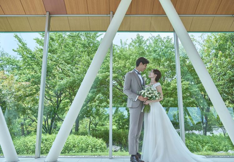 ヒルトン小田原リゾート&スパ。挙式会場。時間帯や季節によって変化する景色が非日常感を演出